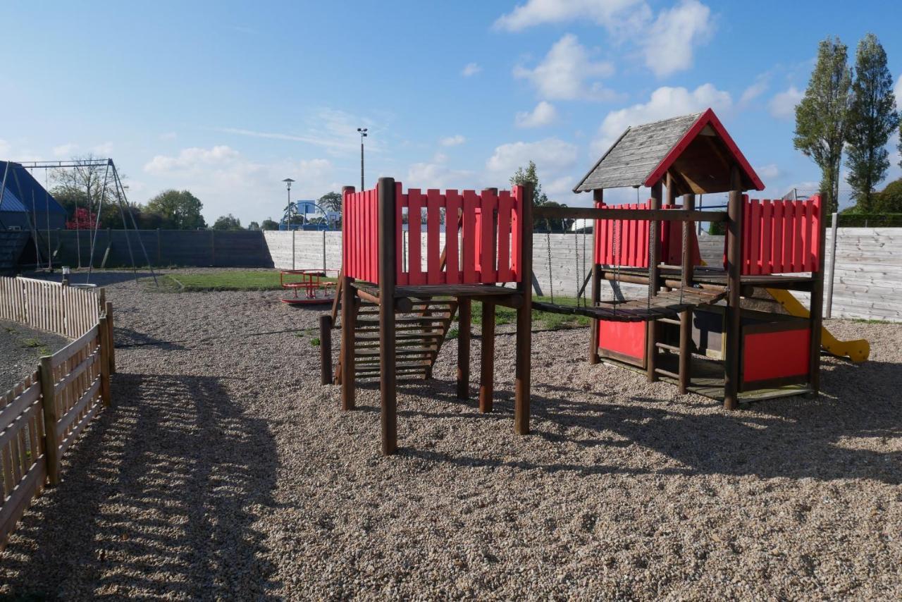 Camping Sainte Mere Eglise Exterior foto